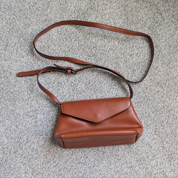 FREE IN BUNDLE! Universal Thread | Tan Crossbody Bag - Picture 1 of 2
